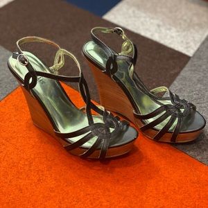 Size 7 Seychelles Wedge sandals like new